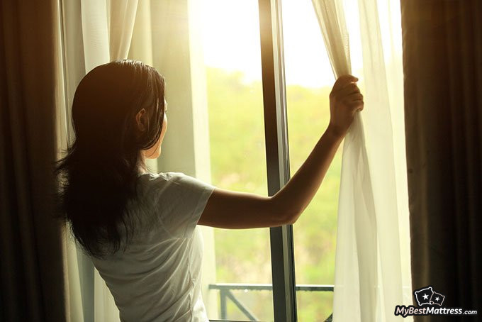 how to wake up earlier: opening curtains